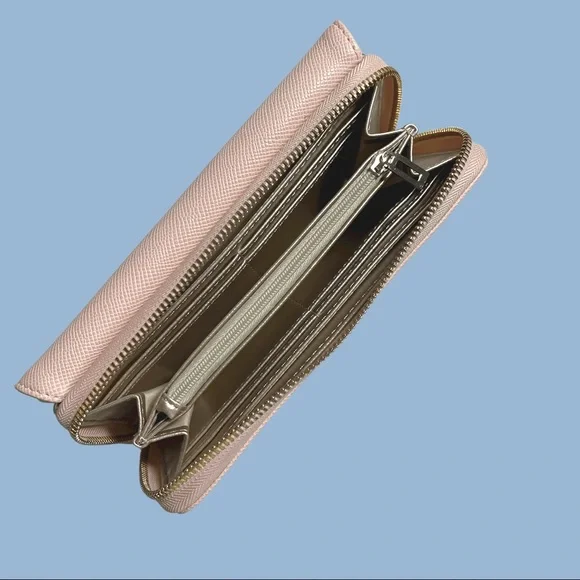 Guess Wallet - Picture 3 of 5